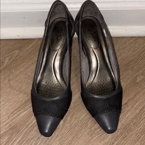 Life Stride Gray Heels Classic Elegant Design